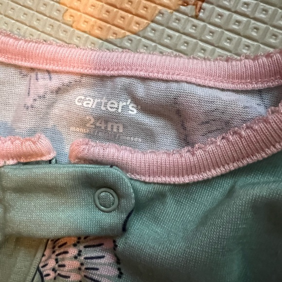 Set of 2 long sleeve onesies size 24M/2T great condition carters - Picture 3 of 4